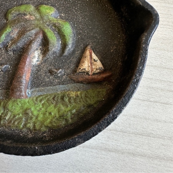 Vintage Mini Hand Painted Palm tree and sailboat 3D black Cast Iron Frying Pan - Picture 4 of 11